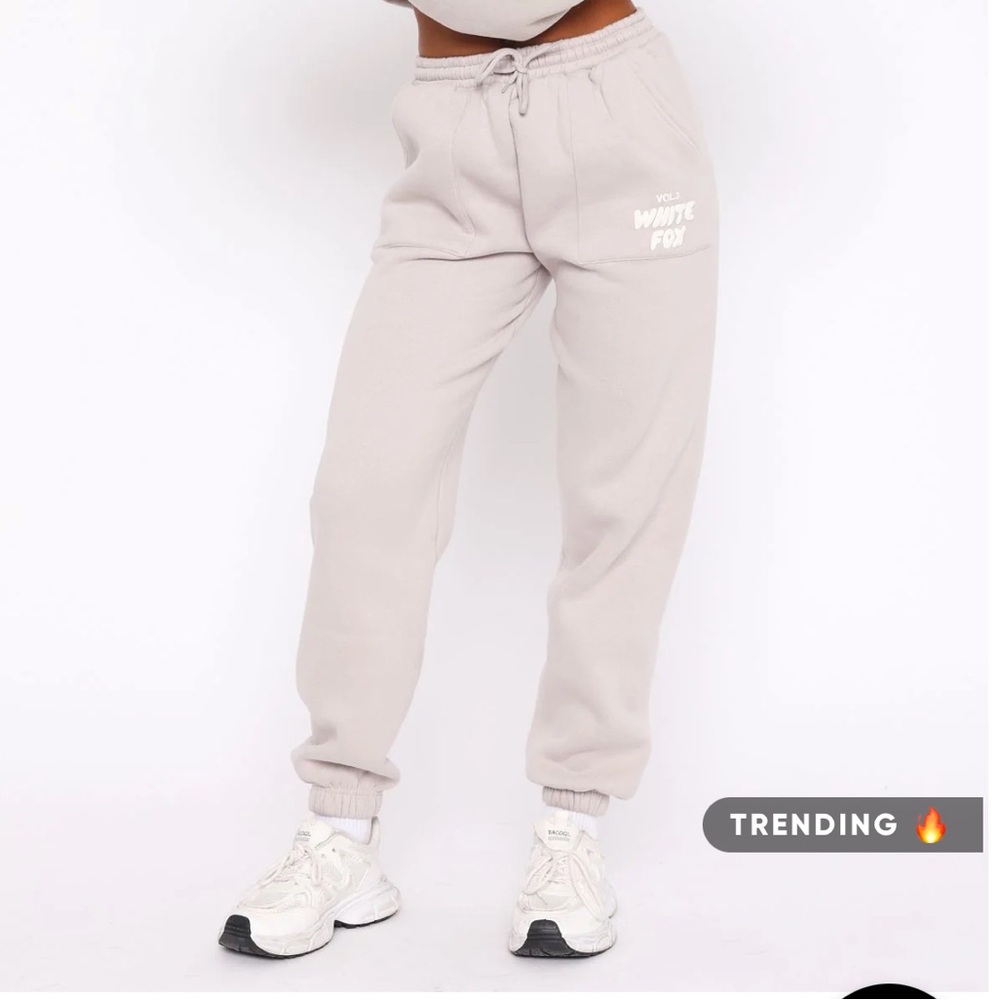NWT White Fox Boutique Offstage Sweatpants in Moon